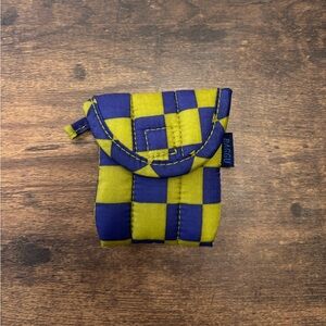 BAGGU Navy Checkered Earbud Case